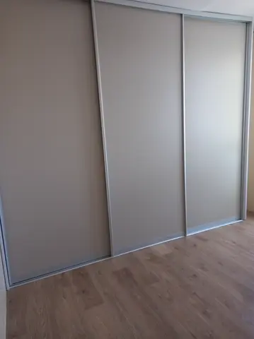 Posuvné dvere na mieru so sklenenou výplňou, sivá