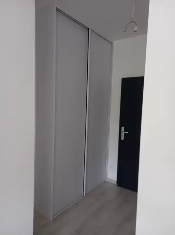 Posuvné dvere na mieru so sklenenou výplňou, sivá