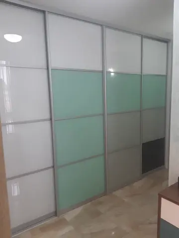 Posuvné dvere na mieru so sklenenou výplňou, kombinácia dekorov