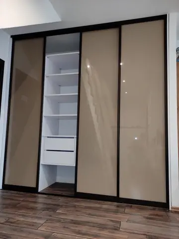 Posuvné dvere na mieru so sklenenou výplňou