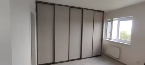 Posuvné dvere na mieru so sklenenou výplňou, sivá