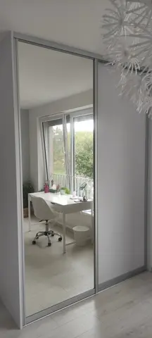 Posuvné dvere na mieru so zrkadlovými dverami, sivá