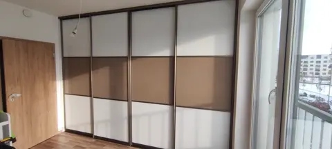 Posuvné dvere na mieru so sklenenou výplňou, kombinácia dekorov