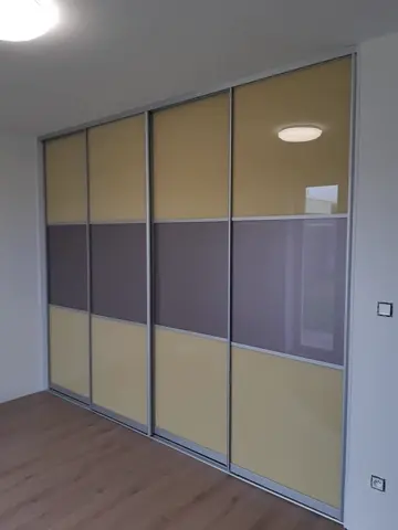 Posuvné dvere na mieru so sklenenou výplňou, kombinácia dekorov