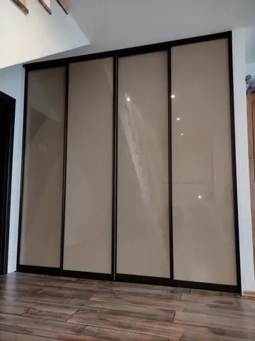 Posuvné dvere na mieru so sklenenou výplňou, sivá