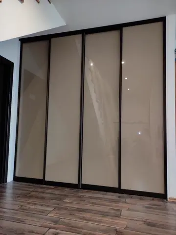 Posuvné dvere na mieru so sklenenou výplňou