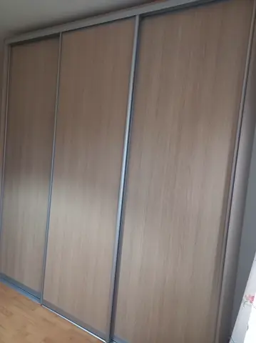 Posuvné dvere na mieru s dverami v dekore buk
