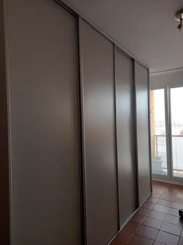 Posuvné dvere na mieru so sklenenou výplňou, sivá