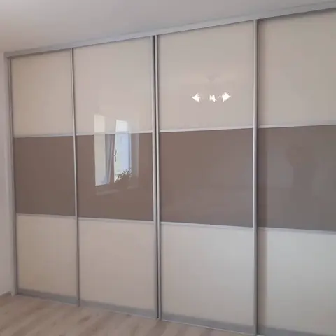 Posuvné dvere na mieru so sklenenou výplňou, kombinácia dekorov