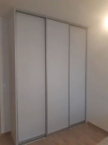 Posuvné dvere na mieru so sklenenou výplňou, biela