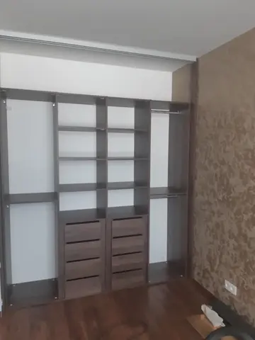 Posuvné dvere na mieru s dverami v dekore orech