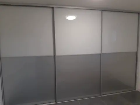 Posuvné dvere na mieru so sklenenou výplňou, kombinácia dekorov