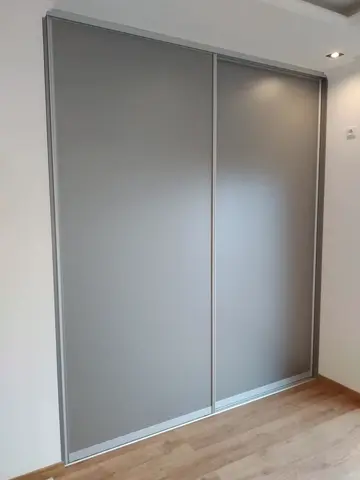 Posuvné dvere na mieru so sklenenou výplňou, sivá