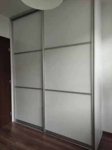 Posuvné dvere na mieru so sklenenou výplňou, sivá