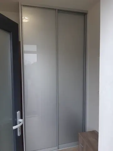 Posuvné dvere na mieru do chodby a predsiene, sivá