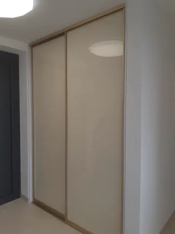 Posuvné dvere na mieru do chodby a predsiene so sklenenou výplňou