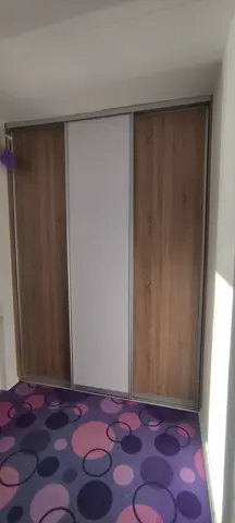 Posuvné dvere na mieru do detskej izby s kombinovanou výplňou dverí, kombinácia dekorov