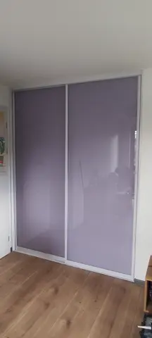 Posuvné dvere na mieru do detskej izby so sklenenou výplňou