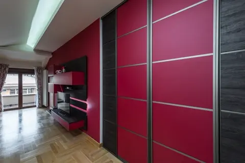 Posuvné dvere na mieru do obývačky so sklenenou výplňou, kombinácia dekorov