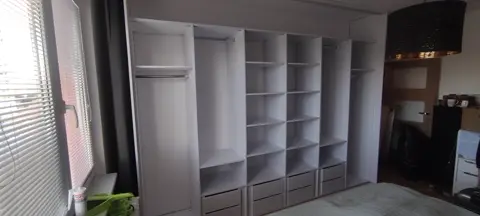 Posuvné dvere na mieru do spálne, sivá