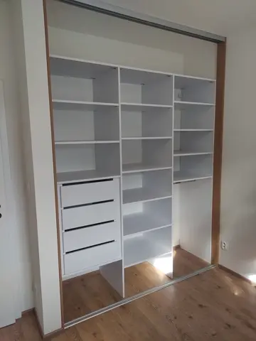 Šatníková skriňa na mieru, biela