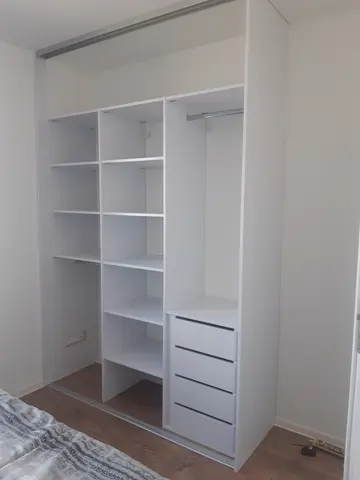 Šatníková skriňa na mieru do spálne, biela
