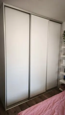 Šatníková skriňa na mieru do spálne, trojdverová, biela