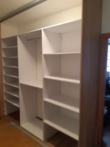 Vnútorné členenie skrine na mieru, biela
