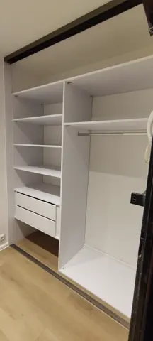 Vnútorné členenie skrine na mieru, biela