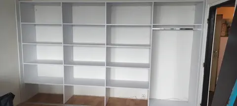 Vnútorné členenie skrine na mieru, biela