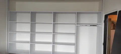 Vnútorné členenie skrine na mieru, biela