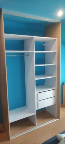 Vnútorné členenie skrine na mieru, biela