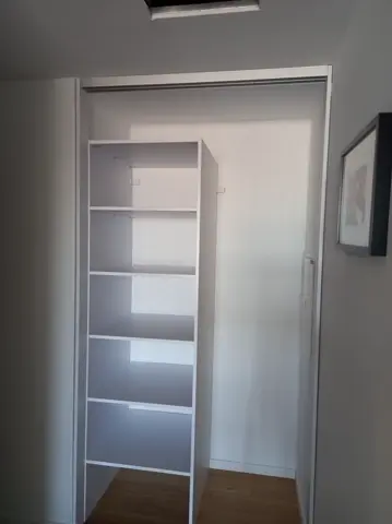 Vnútorné členenie skrine na mieru, biela