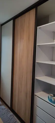 Vnútorné členenie skrine na mieru, biela