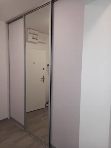 Vnútorné členenie skrine na mieru, biela
