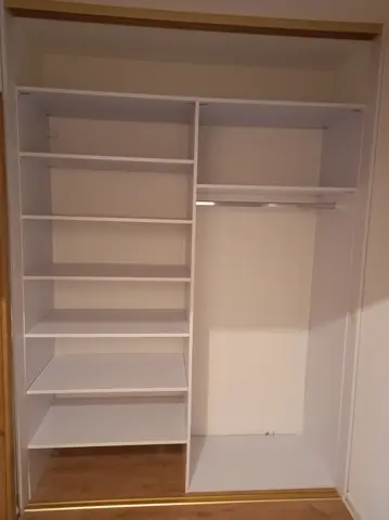 Vnútorné členenie skrine na mieru, biela