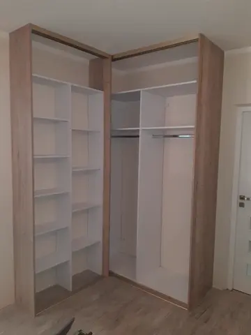 Vnútorné členenie skrine na mieru, biela