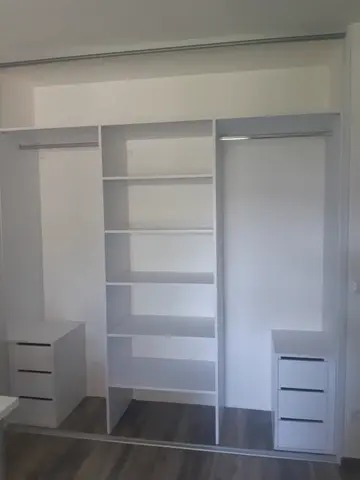 Vnútorné členenie skrine na mieru, biela