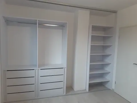 Vnútorné členenie skrine na mieru, biela