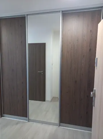 Vnútorné členenie skrine na mieru, biela