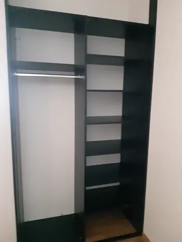 Vnútorné členenie skrine na mieru, antracit