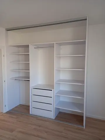 Vnútorné členenie skrine na mieru, biela