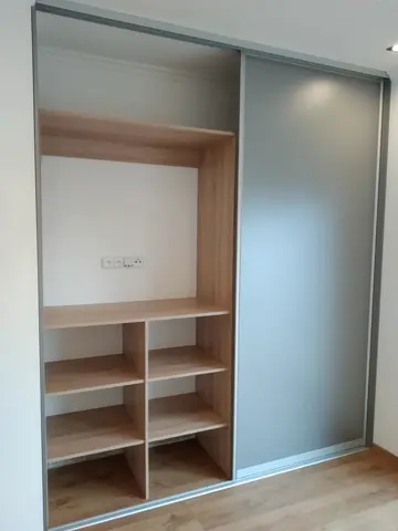 Vnútorné členenie skrine na mieru, kombinácia dekorov