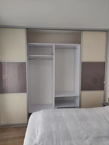 Vnútorné členenie skrine na mieru, biela