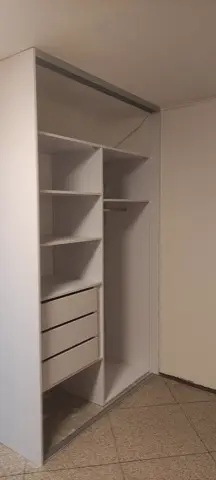Vnútorné členenie skrine na mieru, biela