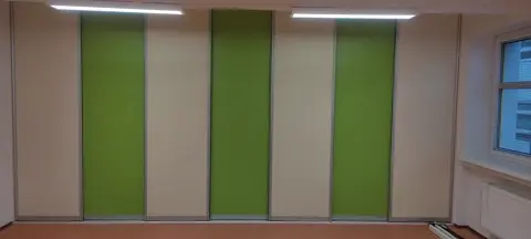 Vstavaná skriňa na mieru, päť a viac dverí so sklenenou výplňou, kombinácia dekorov