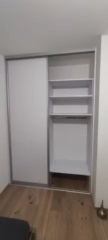 Vstavaná skriňa na mieru, dvojdverová, biela