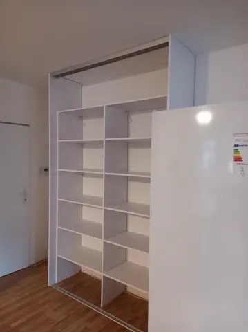 Vstavaná skriňa na mieru, biela