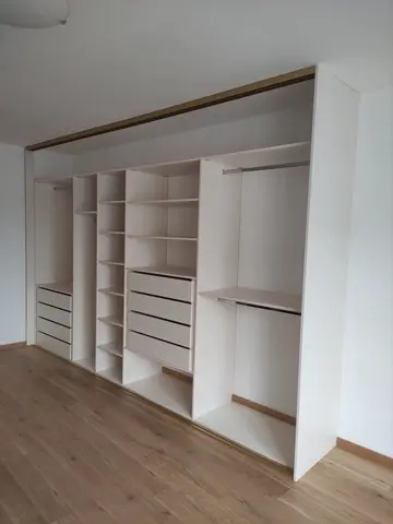 Vstavaná skriňa na mieru, biela