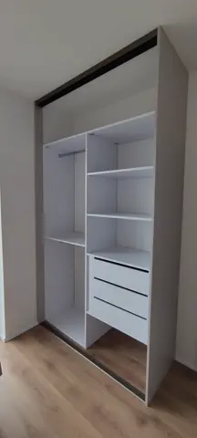 Vstavaná skriňa na mieru, biela